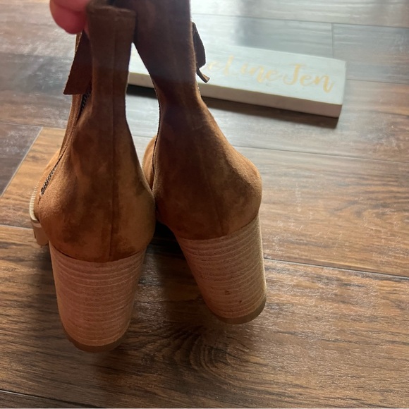 Paul Green Sloane Lug Sole Suede Booties NWOT - Picture 4 of 9